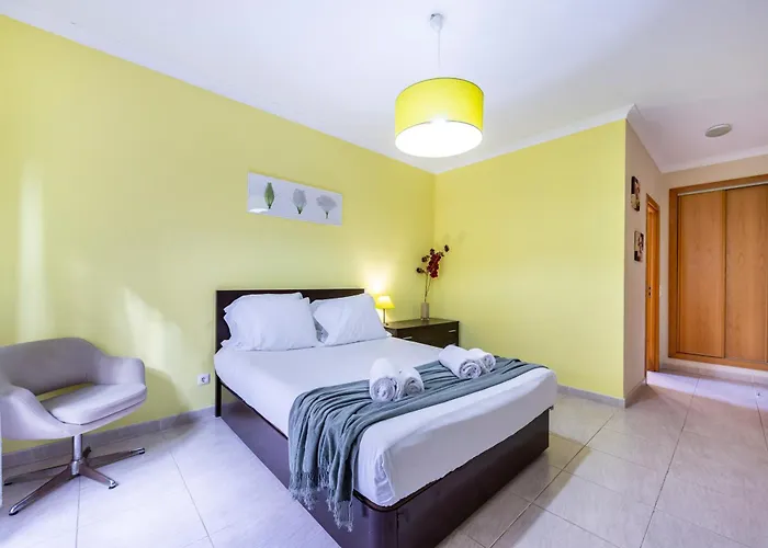 Edificio Liz Apartament *