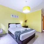 Edificio Liz Apartment *