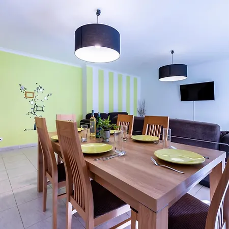Edificio Liz Apartment *